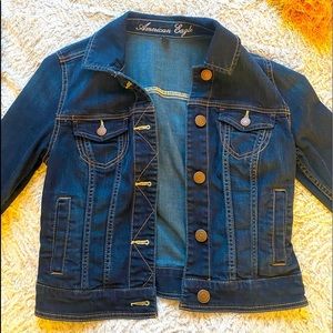 American Eagle Denim Jean Jacket with Bronze Buttons in Dark Wash size Small